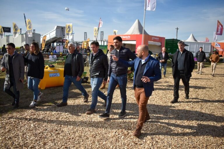 Maximiliano Pullaro oficializó la apertura de 5 líneas de crédito impulsadas por el Gobierno de la Provincia. La iniciativa tiene como principal objetivo reactivar la producción