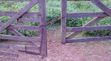 Una de las tranqueras por donde sacaron los animales en modo "arrastre". gentileza