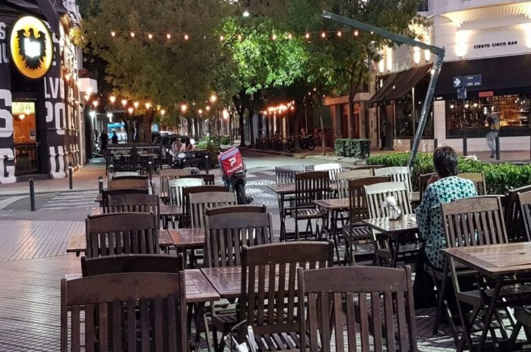 El sector gastronómico y hotelero de Rosario advirtió una merma del 40% en las ventas y