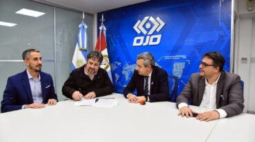 Los funcionarios firmaron el convenio para instalar las 480 cámaras en Rosario. Gobierno de la Provincia