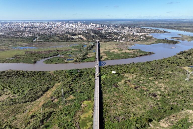 Acá. El nuevo puente estará a dos o tres metros de distancia en paralelo al Carretero actual. Fernando Nicola