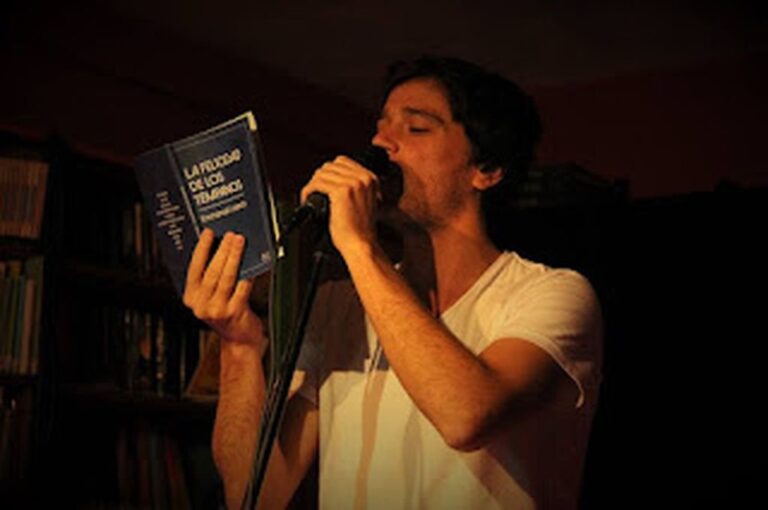 'Todo es cauce posible para una obra literaria'