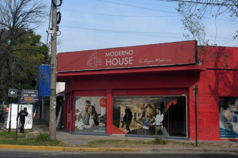 Moderno House contaba con un local comercial ubicado en Facundo Zuviría al 6699 de Santa Fe. Flavio Raina