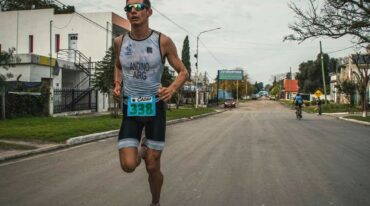 Máximo Andino (1º) avanza en el último tramo a pie