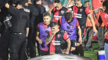 Así se fueron los jugadores del Coloso tras la derrota del jueves.  Gentileza.