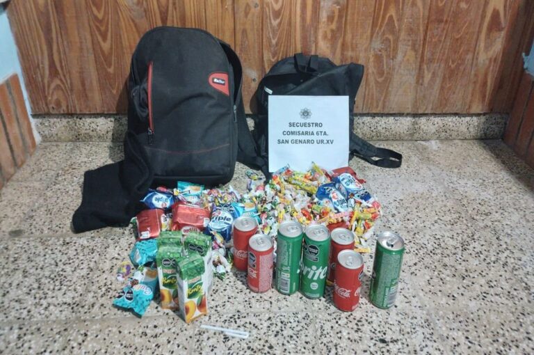 Todo eso llevaban en dos mochilas
