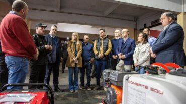 Del acto de entrega en Santa Fe participaron también el intendente Juan Pablo Poletti; la secretaria de Gestión Institucional del Ministerio de Justicia y Seguridad
