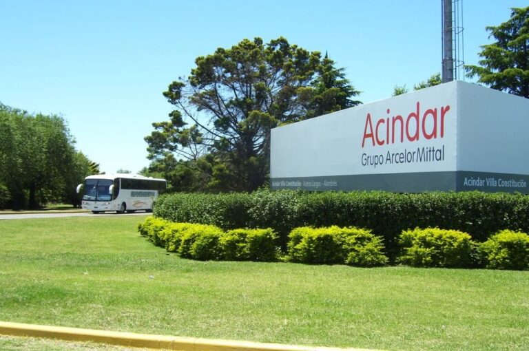 La siderúrgica no solo abastece de materia a toda la obra pública del país