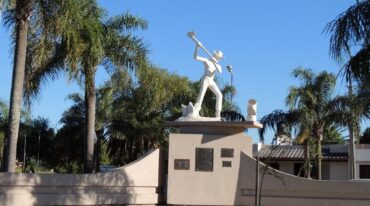 Símbolo verense. Se cumplen 50 años de la aprobación legislativa que establece el emplazamiento del Monumento Nacional al Hachero en la ciudad