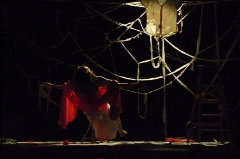 La puesta es un ritual narrativo