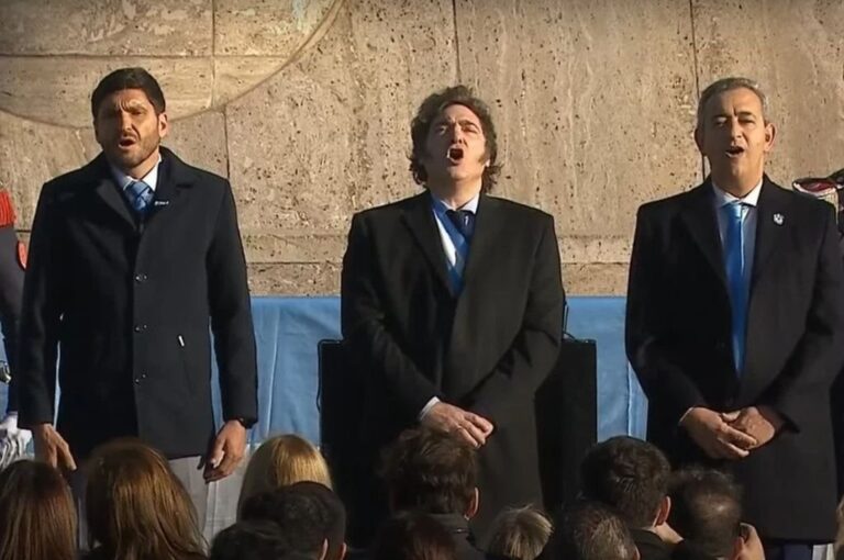 El gobernador Maximiliano Pullaro