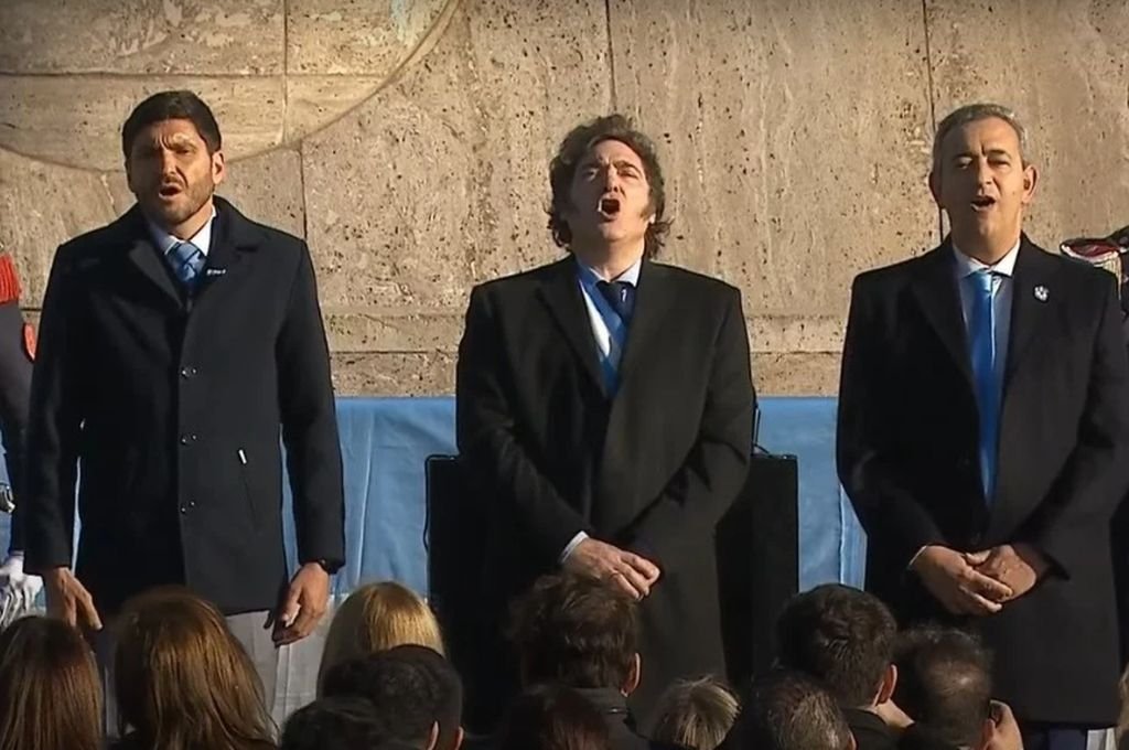 El gobernador Maximiliano Pullaro