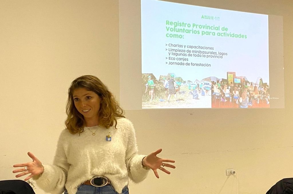 La diputada Sofía Galnares presentó una serie de propuestas para el voluntariado ambiental en cada localidad.  Gentileza.