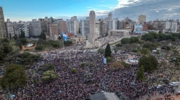 Multitudinaria convocatoria se vivió en Rosario para celebrar a la bandera argentina y su creador