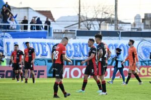 Colón de Santa Fe perdió este domingo por la tarde ante Defensores Unidos de Zárate por la fecha 20 Juan Foglia