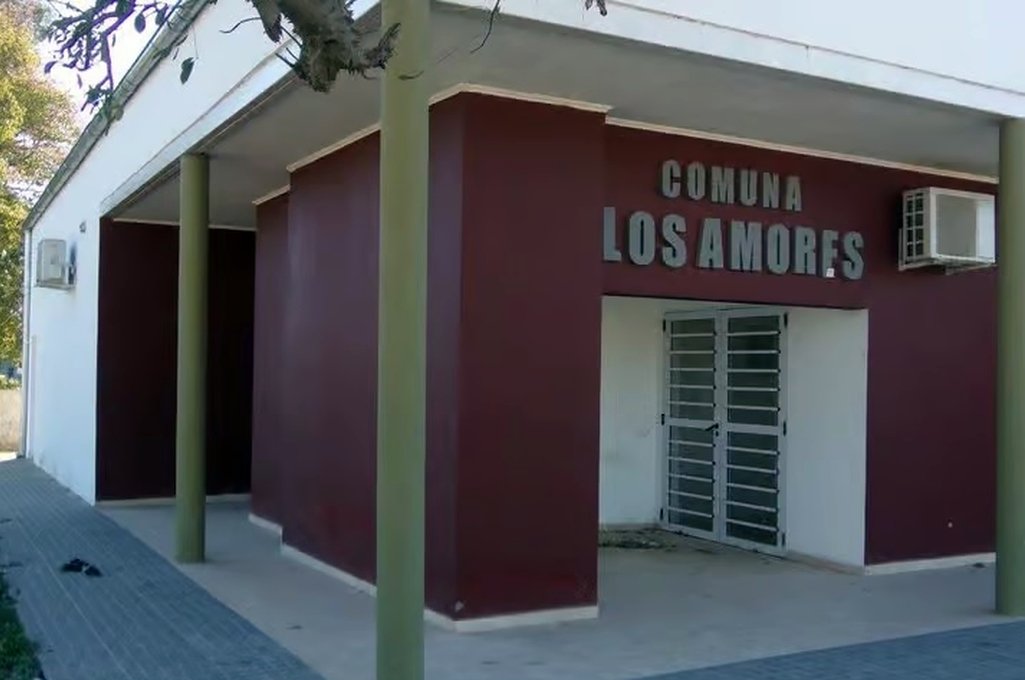 Sede de la comuna de Los Amores. La localidad está movilizada por hecho. Norte24