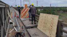 Fotos del montaje del andamio bajo el sector con el puente Bailey  Gentileza.