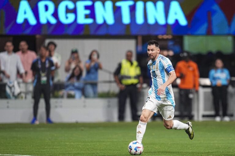 Messi cumple 37 años en Estados Unidos y concentrado con la selección.  Reuters.