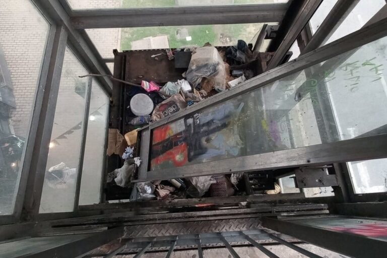 El techo del ascensor