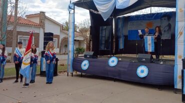 El escenario montado frente a la histórica escuela sangenarina. Mirador Provincial