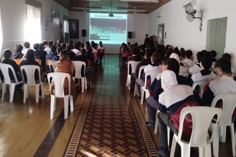 Las charlas con adolescentes tienen el objetivo de la prevención de acosos