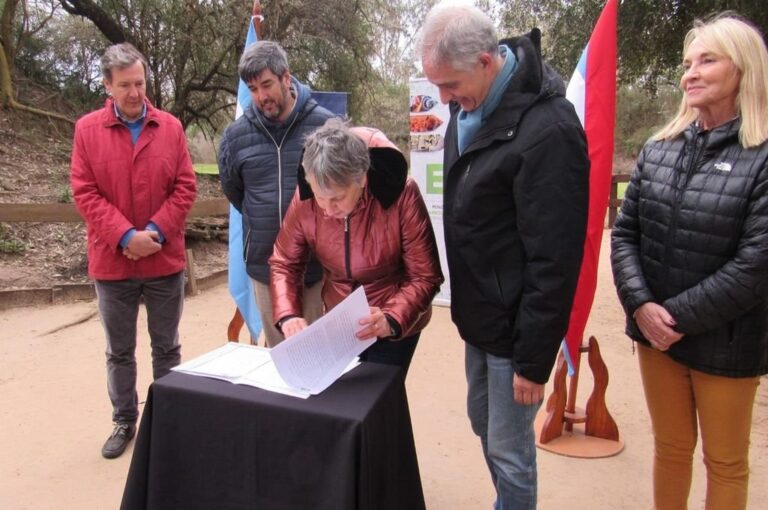 Autoridades provinciales y municipales firmaron el acta. Gentileza Municipalidad de Villaguay
