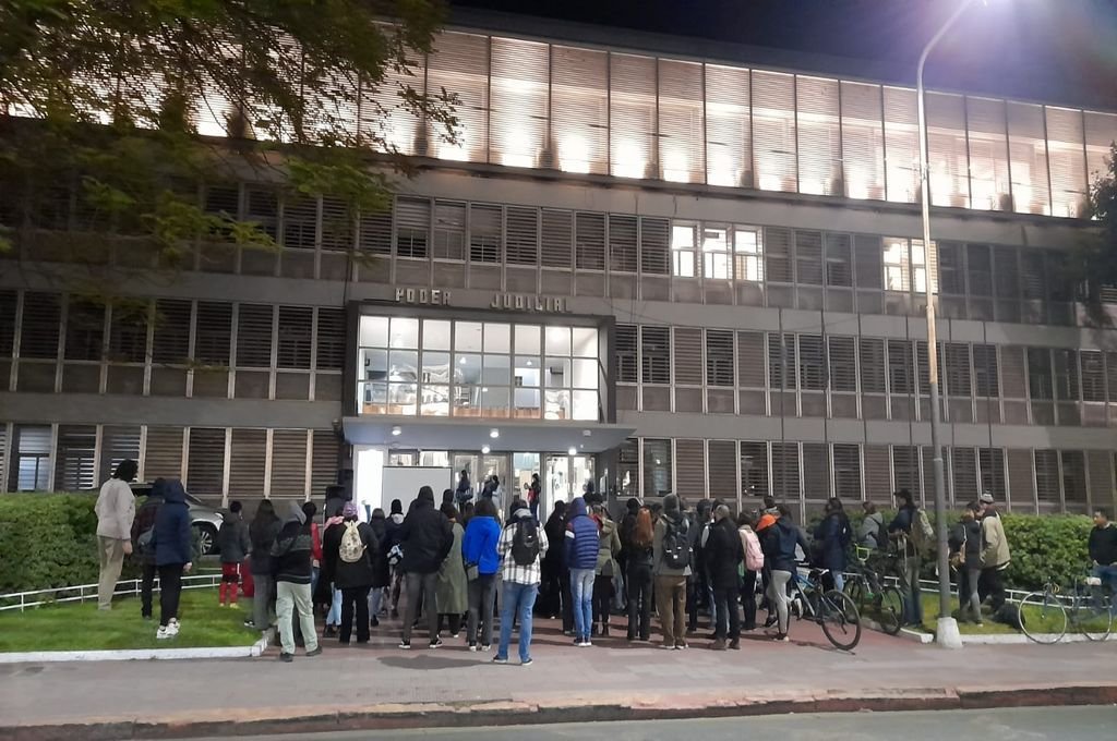 Familiares y amigos de Ariel Goyeneche habían realizado en mayo una manifestación frente a los Tribunales de Paraná.