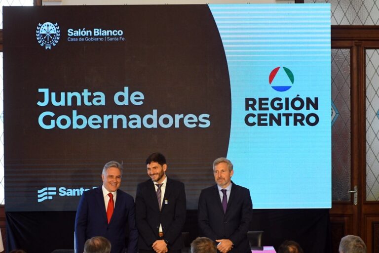 Los tres gobernadores (y dos ex mandatarios santafesinos)
