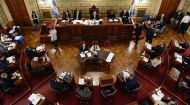 Ante cada crisis económica surgen motivos para que una norma que buscaba que haya más obras y equipos en pueblos y ciudades medianas tenga su excepción y pague sueldos o gastos con proveedores. Cámara de Senadores