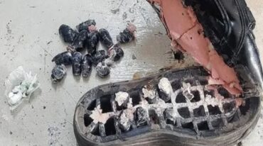 La joven fue descubierta porque el chequeo que se le hizo fue completo. Tenía una suela falsa