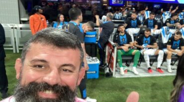 Con el banco de suplentes de fondo