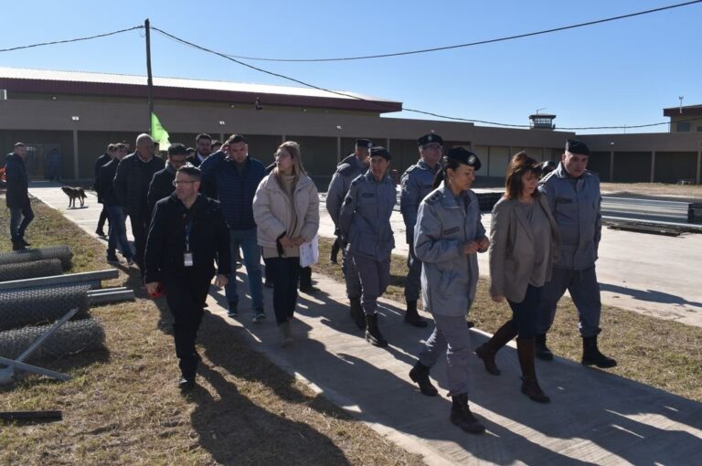 La ministra consideró muy positiva la ejecución y reiniciación de esta obra. Gabriel Acosta / Municipalidad de Coronda.