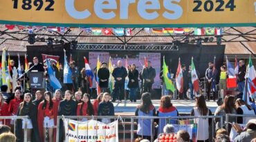 Las autoridades acompañaron la celebración de las colectividades en Ceres. Prensa Felipe Michlig