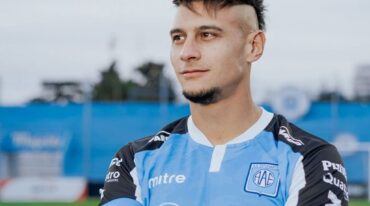 El delantero de 28 años se calzará la Rojinegra. Prensa Estudiantes Río IV