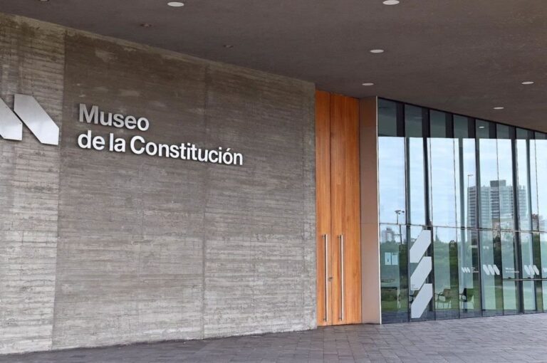 El objetivo general del Parque-Biblioteca y Museo de la Constitución es promover los principios democráticos que han sentado las bases de la Constitución Nacional argentina que fue sancionada y reformada en la ciudad de Santa Fe.  Gentileza.