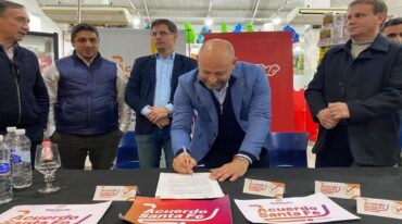 La visita a Rafaela de las autoridades provinciales incluyó una recorrida al frigorífico Sodecar.  Gentileza.