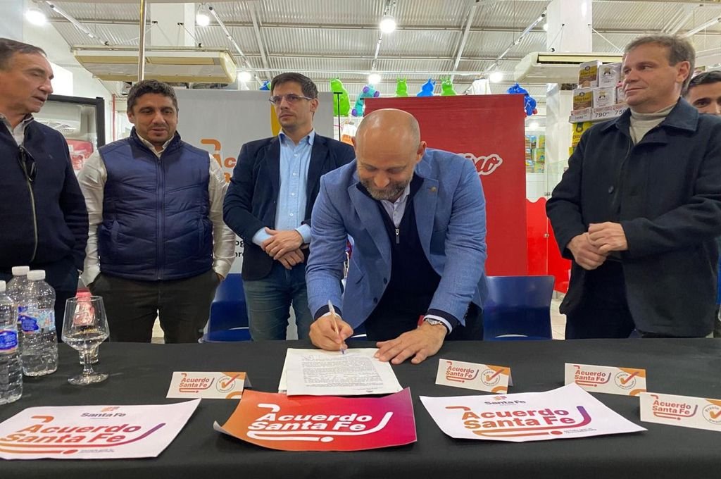La visita a Rafaela de las autoridades provinciales incluyó una recorrida al frigorífico Sodecar.  Gentileza.