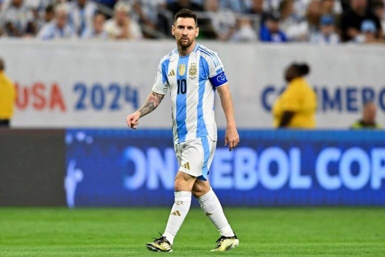 «Messi está para jugar». Scaloni llevó tranquilidad a los hinchas argentinos de cara a la semifinal ante Canadá. Reuters