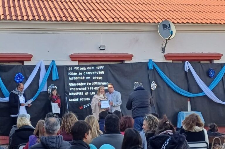 Descubrimiento de placas con el presidente comunal Calvet