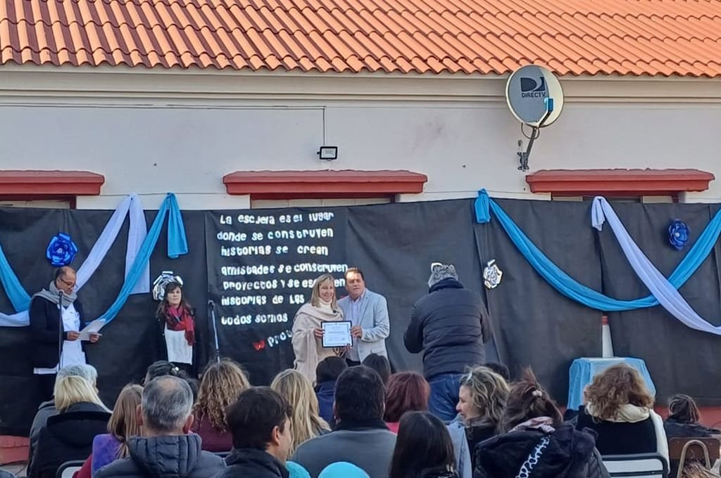 Descubrimiento de placas con el presidente comunal Calvet