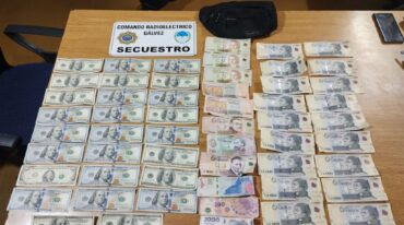 El dinero de moneda extranjera secuestrado por el Comando galvense. Unidad Regional XV.