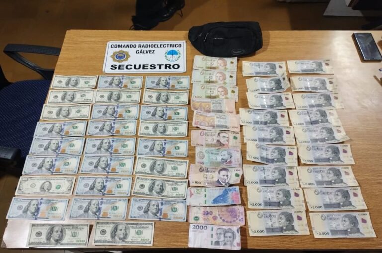 El dinero de moneda extranjera secuestrado por el Comando galvense. Unidad Regional XV.