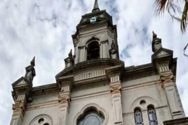 El grave suceso ocurrió en la parroquia Inmacula Concepción y Santo Tomás de Aquino.  Captura de Facebook.