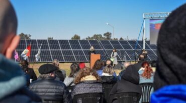 Las pantallas fotovoltaicas instaladas en el predio cuentan con una capacidad inicial de 132 Kvp cuya energía producida.  Gentileza.