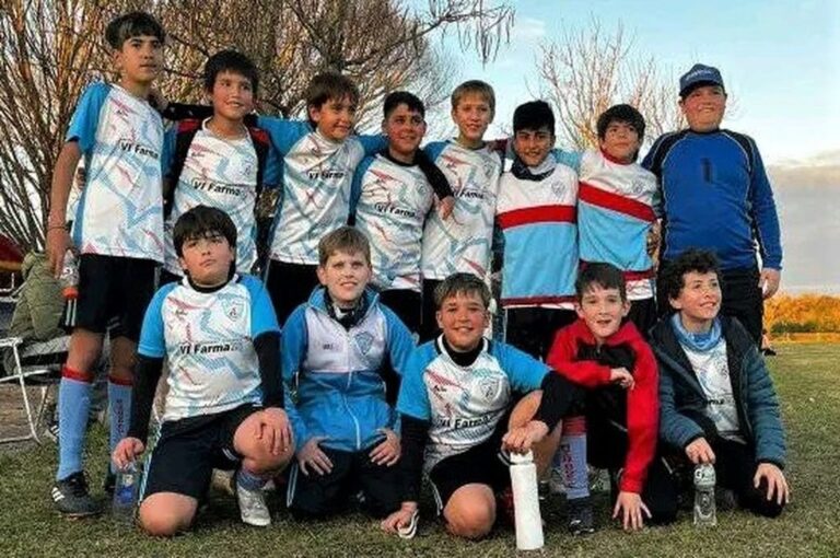 La 2013 de Mirage fue uno de los muchos equipos que participó y festejó la Copa de Oro.