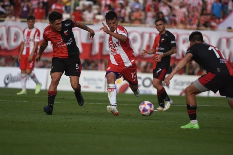 Colón y Unión en el clásico disputado el año pasado en la Copa Santa Fe. Archivo.