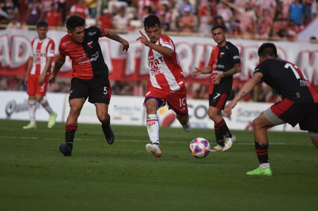 Colón y Unión en el clásico disputado el año pasado en la Copa Santa Fe. Archivo.