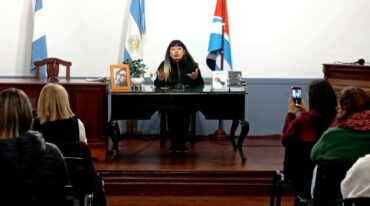 En un colmado salón y con el acompañamiento de la familia de Julieta Riera