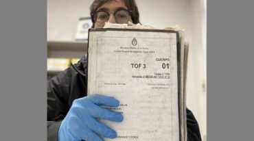Sinay tomó la foto en el archivo judicial de la UFI AMIA.