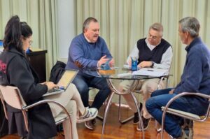 Durante la reunión también las autoridades ratificaron que los primeros días de agosto comienza la pavimentación de los accesos por calle Junín y La Paz entre Caseros y RP13